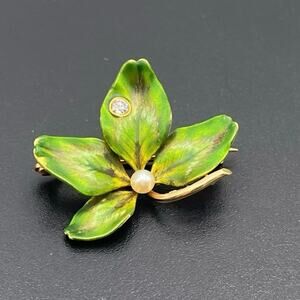 Art Nouveau 1900, 14k Yellow Gold Green Enamel Clover Seed Pearl Diamond Brooch